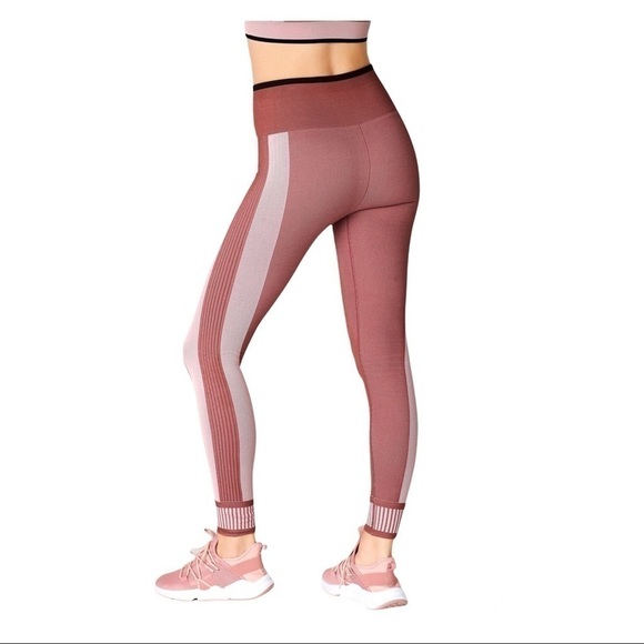 Fabletics High-Waisted Seamless Colorblock Legging Mesa Rose/Soft Rose/Black - Picture 1 of 8